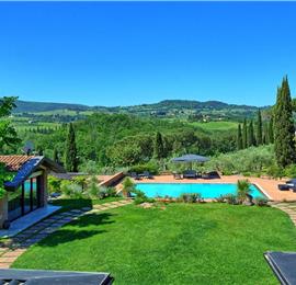 5 bedroom villa with pool and tennis court near San Gimignano, sleeps 10